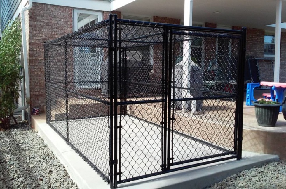 Cages & enclosures