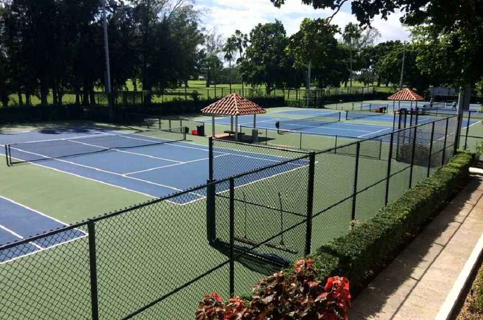 Tennis court fencing